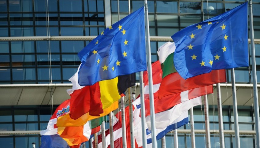 Новые санкции ЕС: Европа не смогла отказаться от нефти, но отключила телеканалы и SWIFT