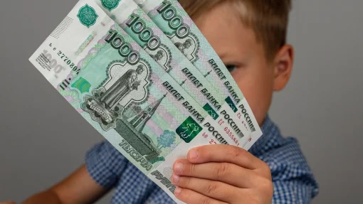 Российским семьям могут назначить ежегодные допвыплаты на детей