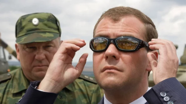 МК: Медведев в военной форме сигнализирует о начале контрнаступления армии ВСУ