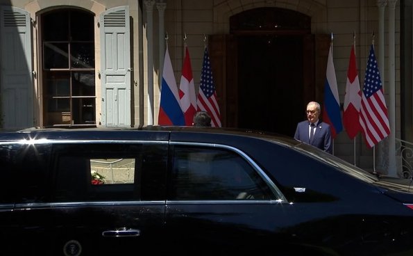 Перед встречей с Путиным президент США Байден не выходил из лимузина дольше минуты