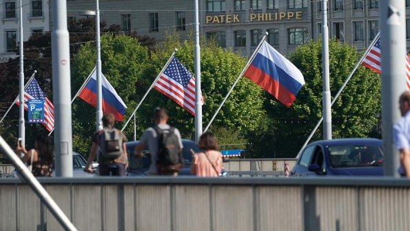 Для саммита президентов России и США пришлось срочно закупать флаги