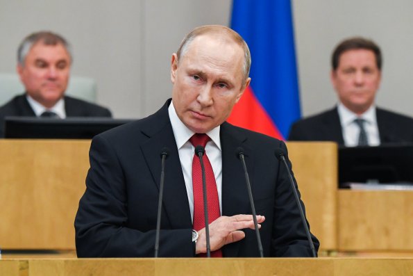 Владимир Путин наложил вето на закон об ответственности за распространение фейков в СМИ