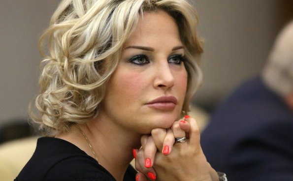 43-летняя певица Мария Максакова пожаловалась на безденежье