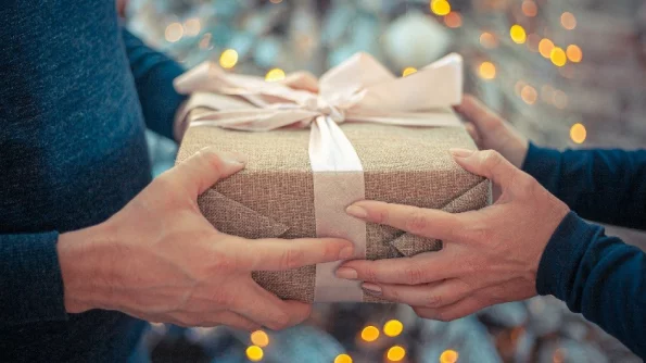 Подготовьтесь к празднику: как правильно выбрать подарок близкому человеку