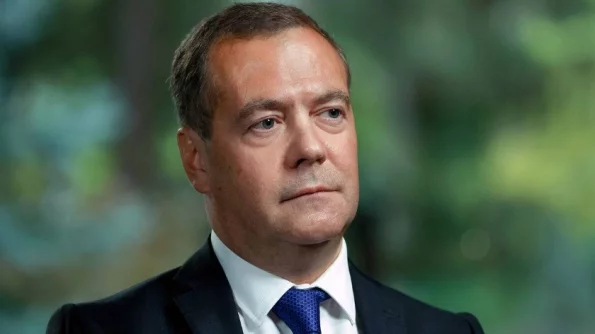 Дмитрий Медведев разрешил скачивать нелегальные фильмы и музыку (Видео)