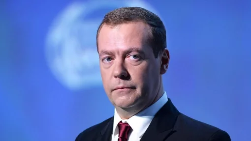 Медведев рассказал, что Запад поставил цель дестабилизировать и разделить Россию на части