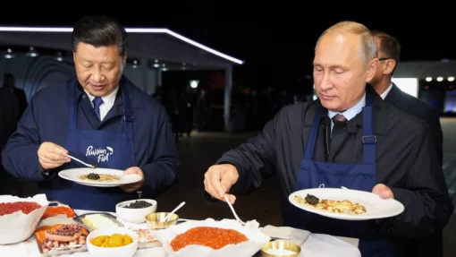 Путина и Си Цзиньпина после встречи накормили форелью и крабом под "Подмосковные вечера"