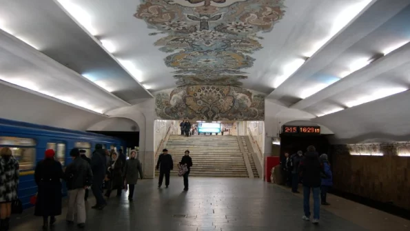 В Киеве предложили переименовать станцию метро "Минскую" в "Варшавскую"