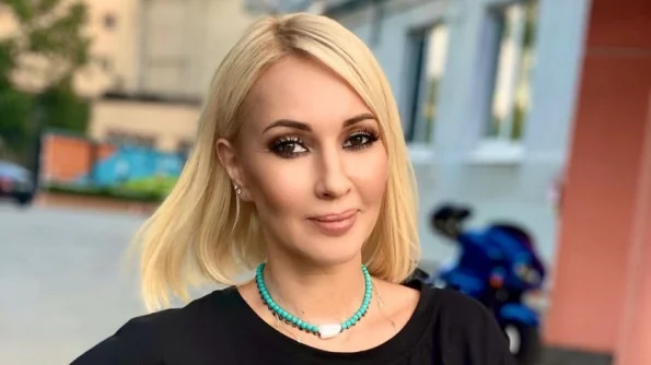 Щербатая и без косметики: Лера Кудрявцева показала себя без макияжа и с выбитым зубом