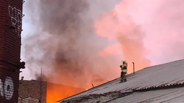 Baza: в Ростове-на- Дону горит здание Пограничной службы ФСБ