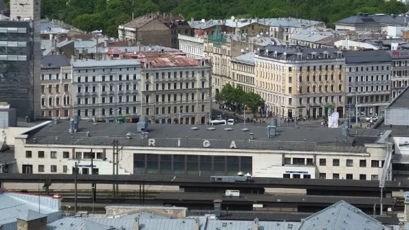 На здании железнодорожного вокзала Риги больше не будет русского слова "вокзал"