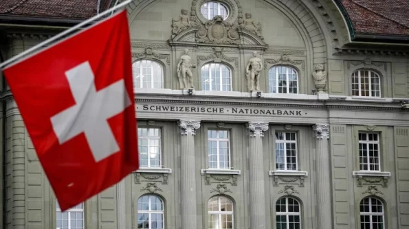 «Ведомости»: Швейцарские банки закрывают счета россиян с двойным гражданством