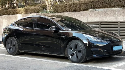 Tesla представила новую систему беспилотной парковки