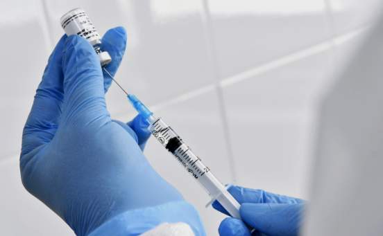 У вакцины против COVID-19 Moderna обнаружили отложенные побочные эффекты