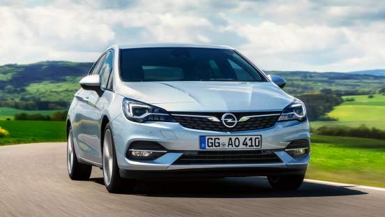 Opel Astra нового поколения попал на фото во время тестов