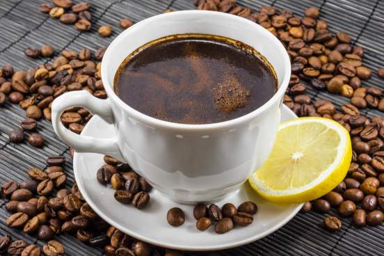 Harper’s Bazaar: кофе с добавлением лимона становится в два раза полезнее для организма