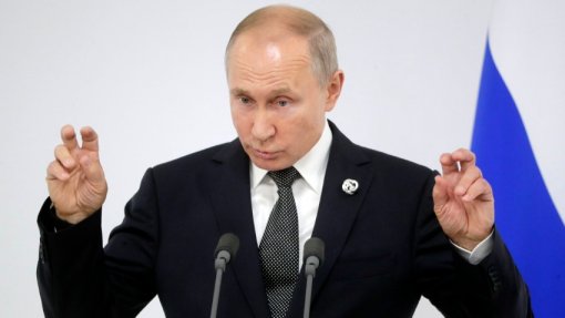 Владимир Путин назвал "экономическим самоубийством" политику стран Европы