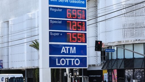 Цена галлона бензина в США превысила минимальную заработную плату