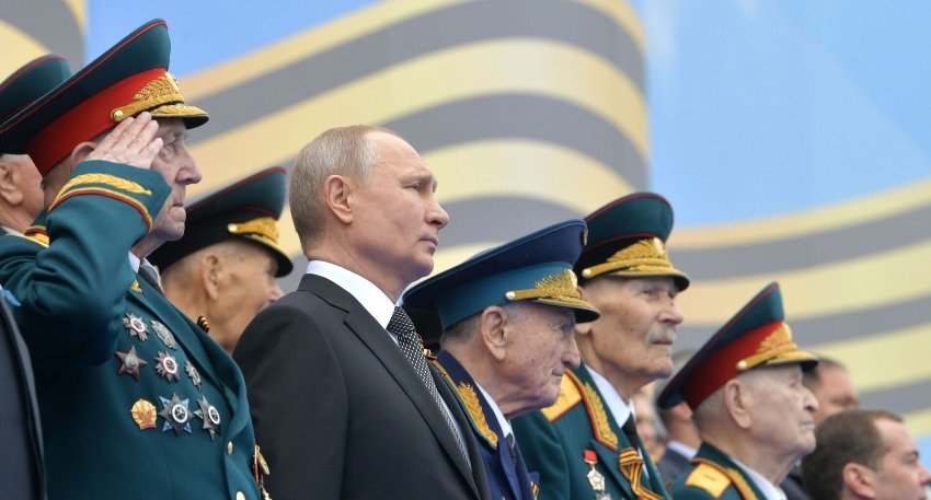 Владимир Путин обратился к жителям Украины перед Днем Победы
