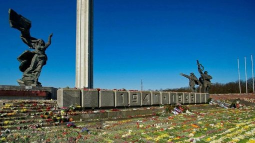 «Безумная русофобия прибалтийских карликов»: Памятник Освободителям Риги могут разместить в Крыму