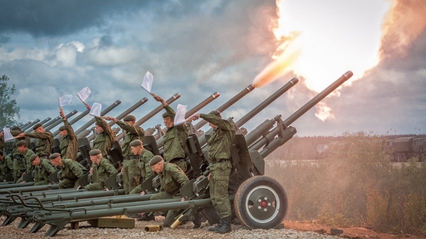 По заводу "Азовсталь" в Мариуполе снова начали работать артиллеристы из России