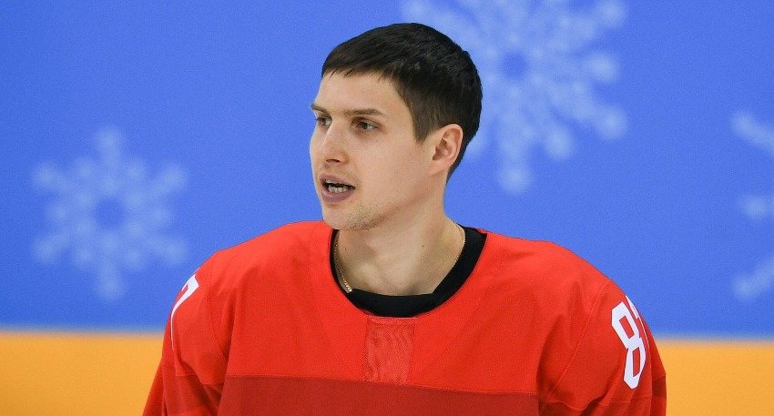 Хоккеист из России с зарплатой в 95 млн обозвал себя "нищебродом"
