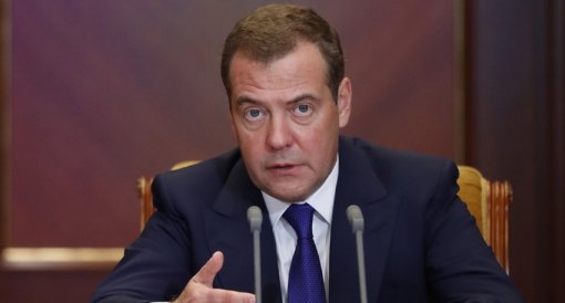 Медведев считает русофобские власти США виноватыми в безумных ценах на бензин и продукты
