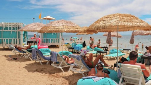«Отдых на 5+»: летом в Евпатории будет работать свыше 80 благоустроенных пляжей