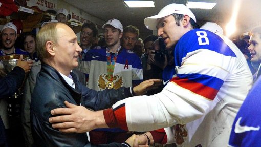 Комментатор Дмитрий Губерниев считает, что Овечкина пустят играть даже в костюме «Putin Team»