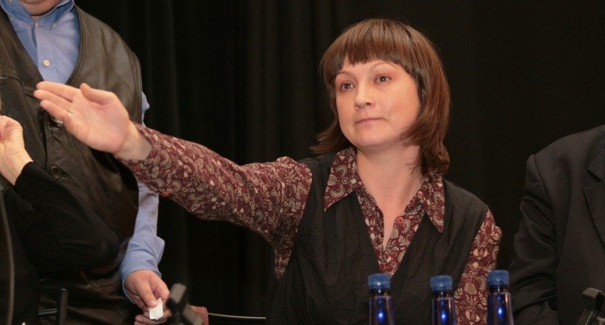 Четвертую жену Михаила Ефремова винят в избиении детей, пьянстве и жизни за счет актера