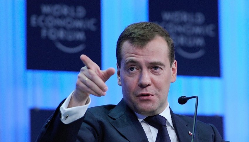 Дмитрий Медведев пригрозил тюрьмой уехавшим в Германию критикам спецоперации на Украине