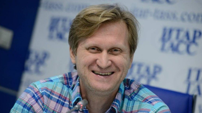 Звезда "Уральских пельменей" Андрей Рожков назвал москвичей временными людьми