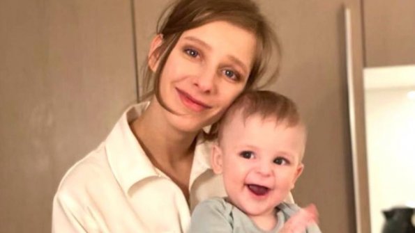Лиза Арзамасова показала милые фото девятимесячного сына