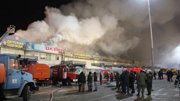 В Москве, на юго-востоке города, в рыночных павильонах "Садовода", возник пожар