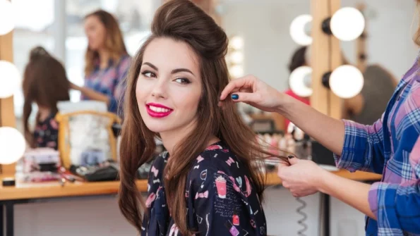 Жительницам России назвали самые модные прически и окрашивания волос на лето 2023