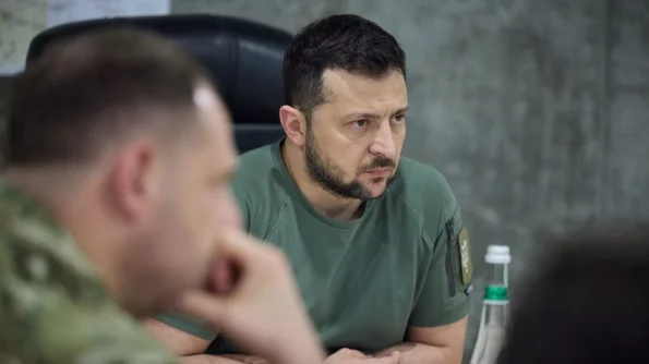В Сети появилось видео, на котором глава офиса президента Украины отчитывает Зеленского