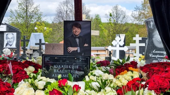 Маму Валентина Юдашкина "откачивали" на похоронах сына