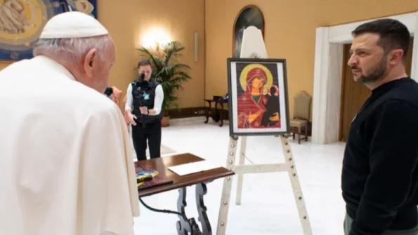 Икона Богоматери с черным младенцем: Зеленский шокировал Ватикан своим подарком