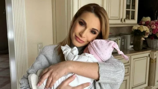 45-летняя Ольга Орлова впервые показала дочь спустя четыре месяца после рождения