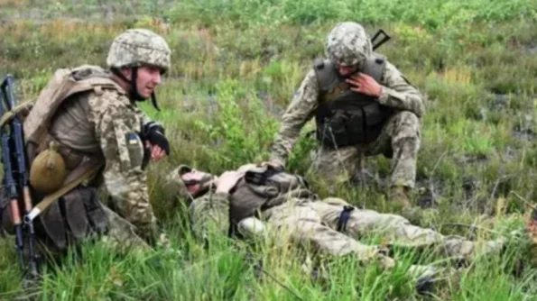 Появилось видео, ЧВК "Вагнер" кошмарят недобитых солдат ВСУ дронами с механизмом сброса гранат