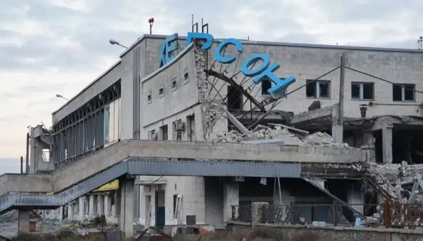Появились фото разрушенного аэропорта в городе Херсоне