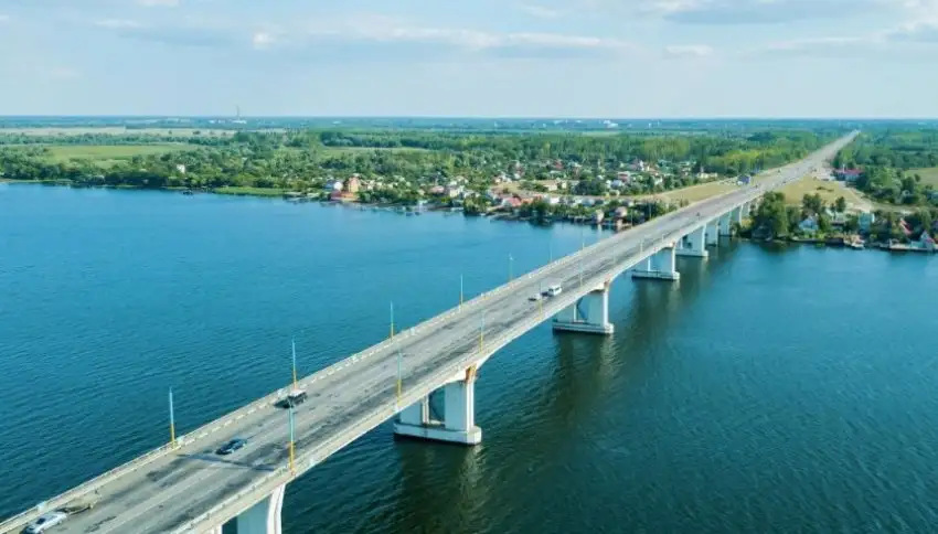 Появилось видео взорванного Антоновского моста в Херсоне