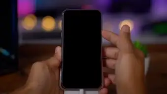 Пользователи iPhone 14 Pro: Устройство не включается и показывает черный экран