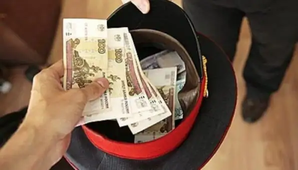 В Нижнем Тагиле полицейский попался на взятке от наркодилера в размере 100 тысяч рублей