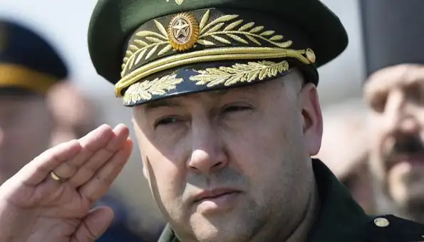 Генерал Гурулев: Суровикин принимает серьезные решения и несет за них ответственность