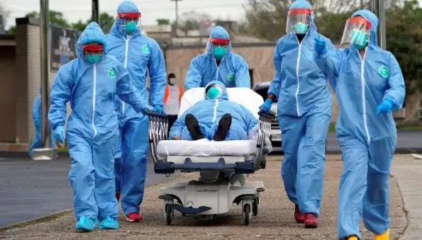 Ученые рассказали об опасности вирусной "триндемии" в России