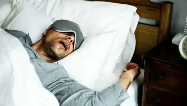 Кардиолог Андрей Кондрахин назвал причины, по которым человек может умереть во сне