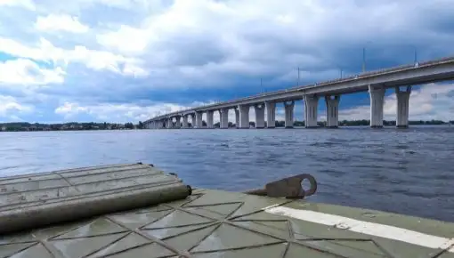 ВС РФ уничтожили Антоновский мост после отвода войск на правый берег Днепра(ВИДЕО)