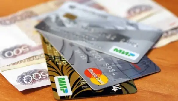 В Мытищах задержали троих 19-летних мошенников, которые снимали деньги с поддельных карт