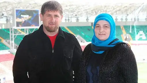 Жена Рамзана Кадырова стала одной из первых женщин в РФ,  кто получил звание "Мать-героиня"